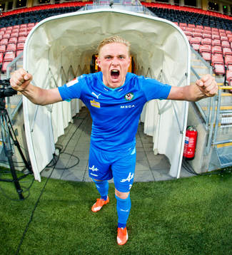 Örebros målvakt Jacob Rinne jublar