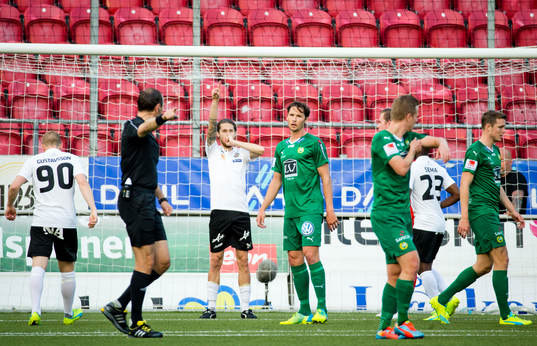 Örebros Daniel Nordmark gör 1-0 och jublar