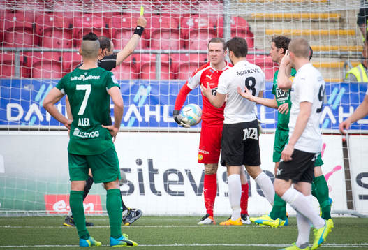 Hammarbys målvakt Ögmundur Kristinsson och Örebros