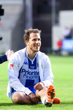 IFK Göteborgs Tobias Hysén sitter framför publiken
