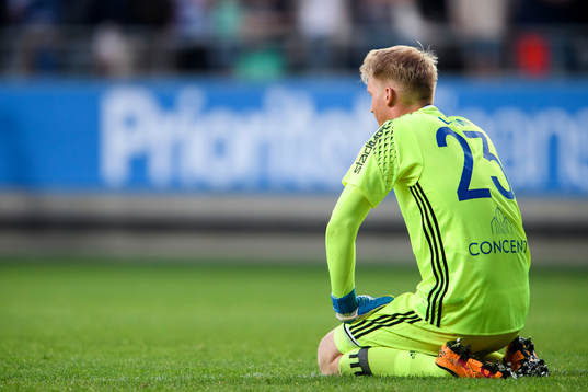 Djurgårdens målvakt Hampus Nilsson deppar