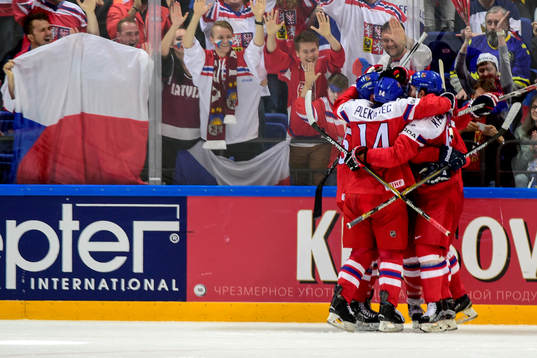 Tjeckiens David Pastrnak jublar