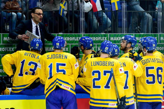 Sveriges assisterande tränare Peter Popovic ger