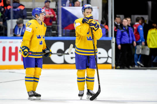 Sveriges Johan Norman och Oscar Fantenberg deppar