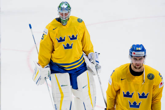 Sveriges målvakt Jacob Markström deppar när han och Erik