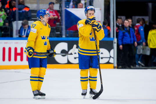 Sveriges Johan Norman och Oscar Fantenberg deppar