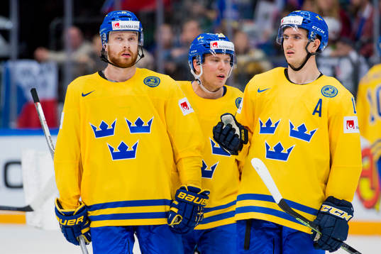 Sveriges Adam Larsson, Erik Gustafsson och Johan Sundström