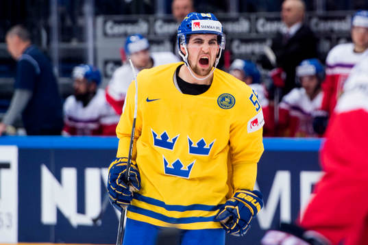 Sveriges Erik Gustafsson jublar