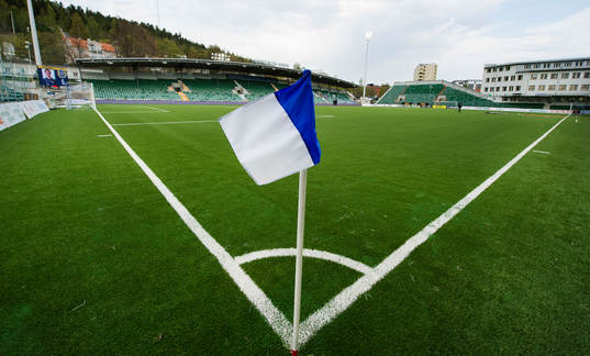 Hörnflagga vid Norrporten Arena innan fotbollsmatchen i