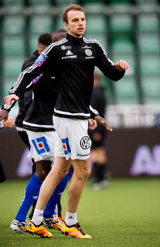 Sundsvalls Lars Christian Krogh Gerson värmer upp innan