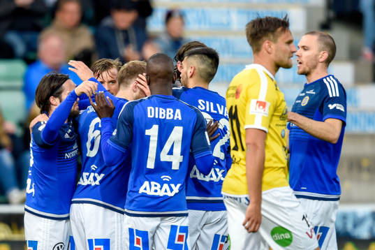 Sundsvalls Rúnar Már Sigurjónsson jublar med