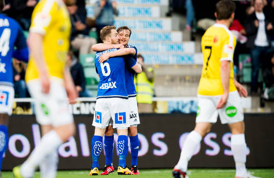 Sundsvalls Runar Sigurjonsson och Eric Larsson jublar