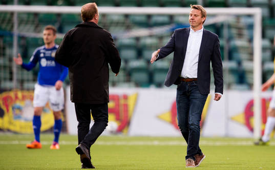 Sundsvalls tränare Roger Franzen tackar Falkenbergs
