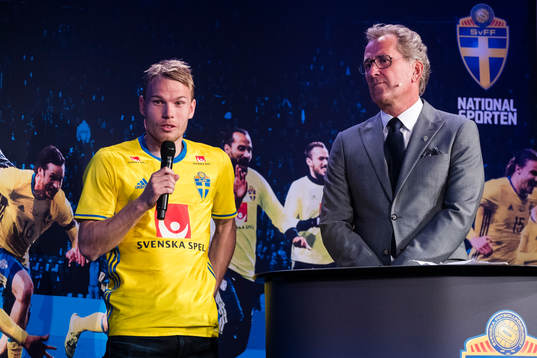 Oscar Lewicki och Sveriges förbundskapten Erik Hamrén