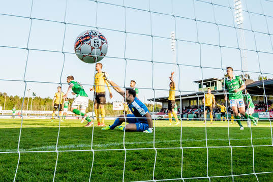 Ljungskile har bollen i mål med det blir bortdömt för