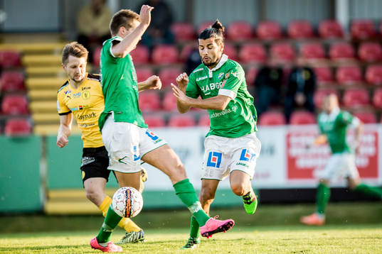 Ljungskiles Peiman Eliassi krockar med Ljungskiles Gabriel