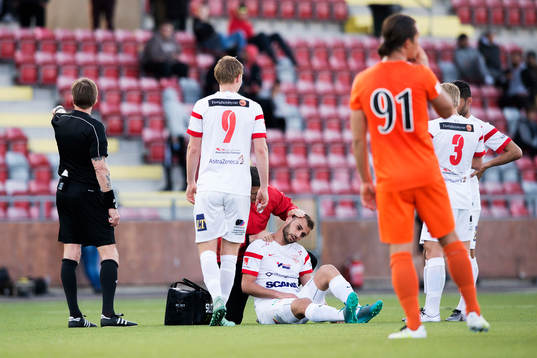 Assyriskas Mattias Genc har fått sig en smäll