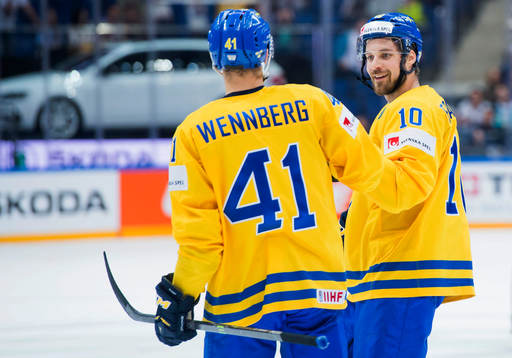 Sveriges Alexander Wennberg och Johan Fransson jublar