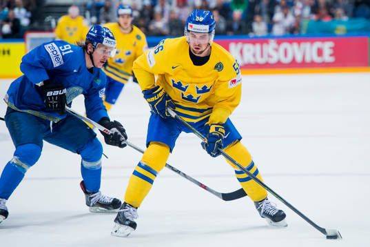 Kazakstans Nikita Ivanov jagar Sveriges Erik Gustafsson