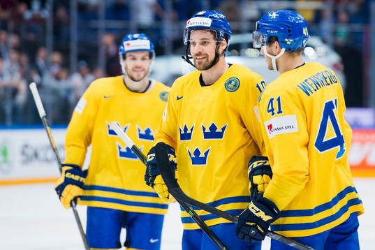 Sveriges Johan Fransson jublar med Alexander Wennberg som
