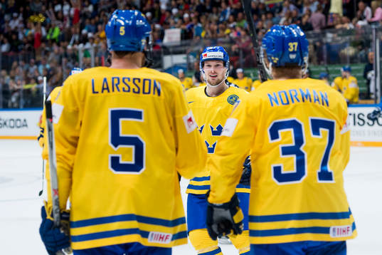 Sveriges Martin Lundberg och Johan Norman jublar med Adam