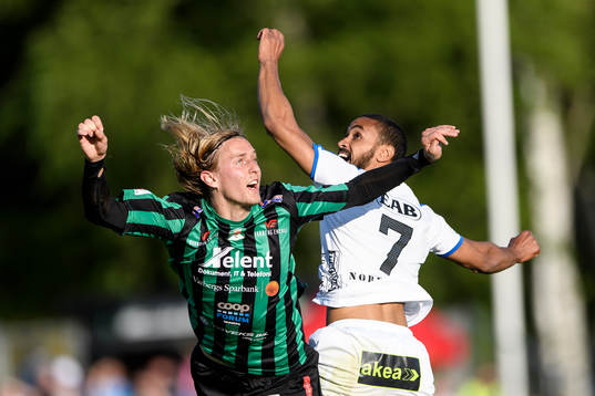 Varbergs Joakim Lindner och Halmstads Junes Barny