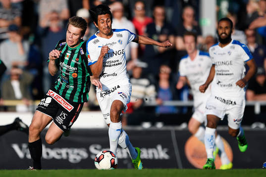 Varbergs Elias Andersson och Halmstads Antonio Rojas