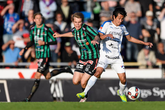 Varbergs Elias Andersson och Halmstads Antonio Rojas