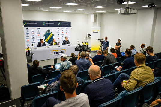 s tränare Rikard Norling, sportchef Björn Wesström och