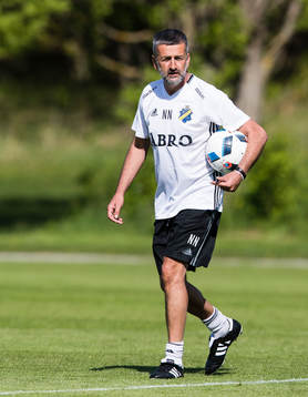 s assisterande tränare Nebojsa Novakovic