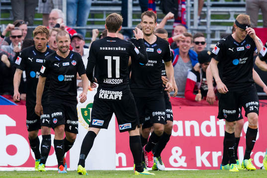 Helsingborgs Frederik Helstrup (i) jublar