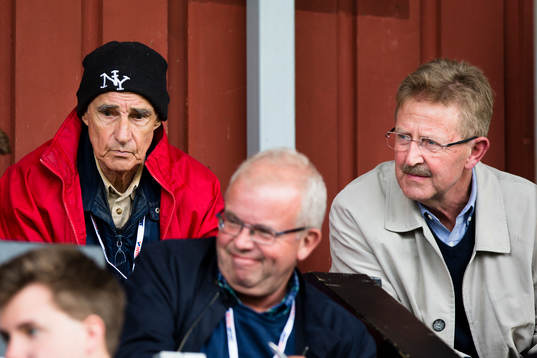 Bosse Larsson och Staffan Lindeborg på läktaren
