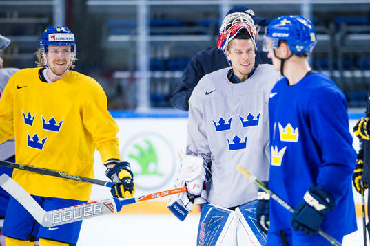 Anton Lindholm och målvakt Viktor Fasth