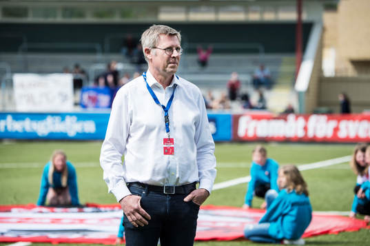 Rosengårds VD Klas Tjebbes innan fotbollsmatchen i