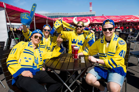 Svenska supportrar i Fanzone