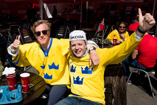 Svenska supportrar i Fanzone