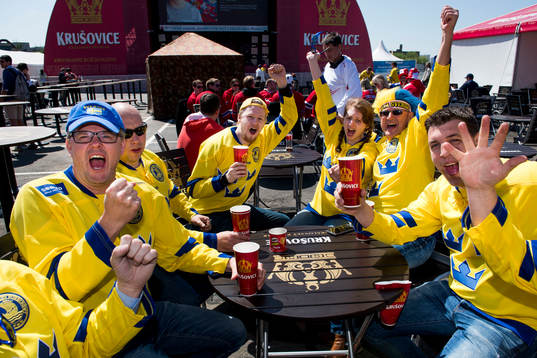 Svenska supportrar i Fanzone