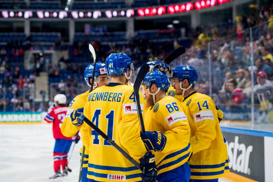 Sveriges Gustav Nyquist jublar med lagkamraterna