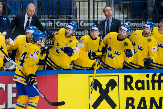 Sveriges Gustav Nyquist jublar med bänken