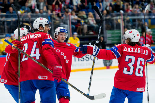 Norges Andreas Martinsen jublar med lagkamraterna