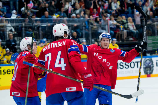 Norges Andreas Martinsen jublar med lagkamraterna