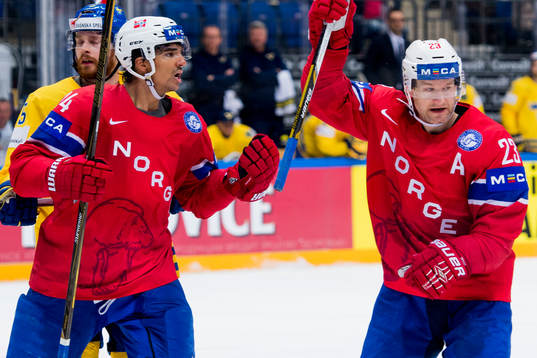 Norges Johannes Johannesen och Mats Trygg jublar
