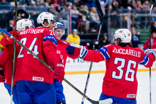 Norges Andreas Martinsen jublar med lagkamraterna