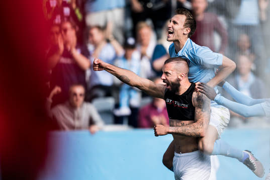 4 Malmö FFs Guillermo Molins jublar ihop med Magnus Wolff