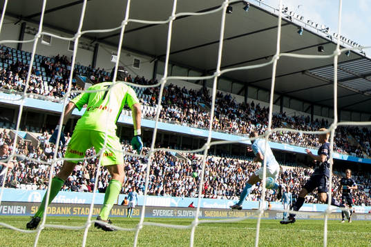 4 Malmö FFs Guillermo Molins klackar in 2-0 målet bakom