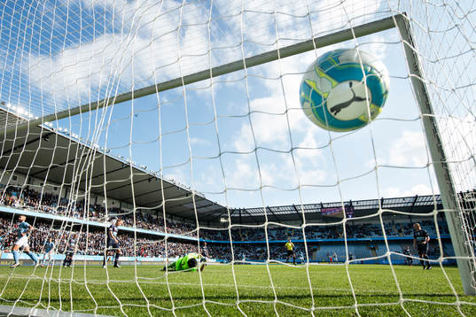 4 Malmö FFs Guillermo Molins (tv) jublar