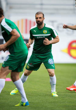 Hammarbys Kennedy Bakircioglu värmer upp
