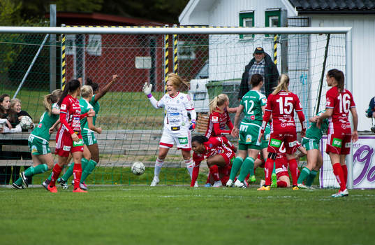 Mallbackens Madelen Janogy gör 1-0