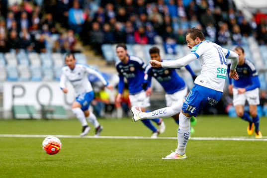 Norrköpings Emir Kujovic gör 1-0 på straff