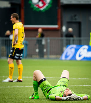 Elfsborgs Jon Jönsson och målvakt Kevin Stuhr Ellegaard